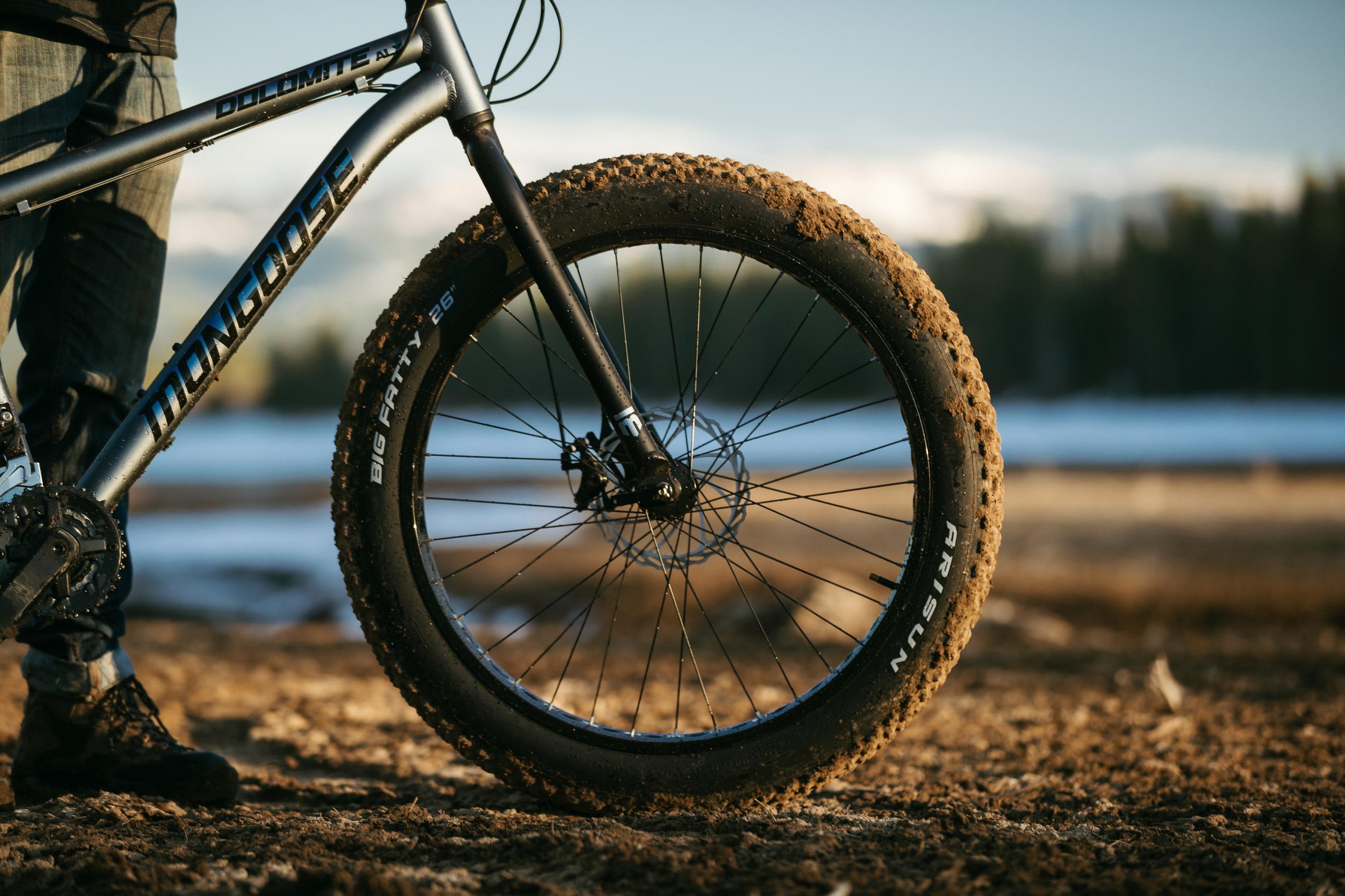 Mongoose Dolomite ALX fat tire mountain bike, 16 speeds, medium frame, grey