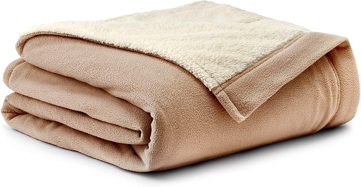| Signature Reversible Fleece/Sherpa Electric Heated Blanket with Safe &amp; Warm Low-VoltaTechnology, Full, Khaki