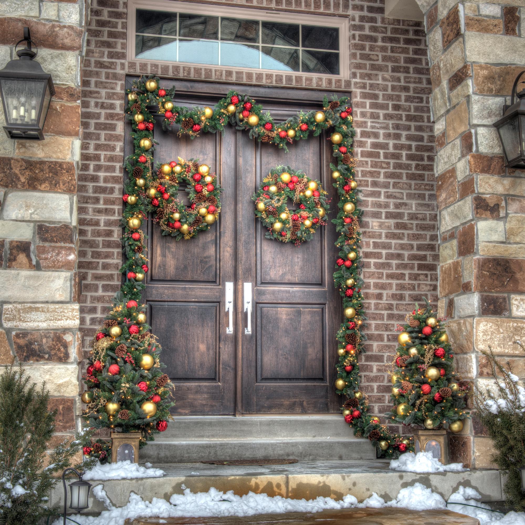 Adjustable Christmas Garland Hanger for Double Door Frames