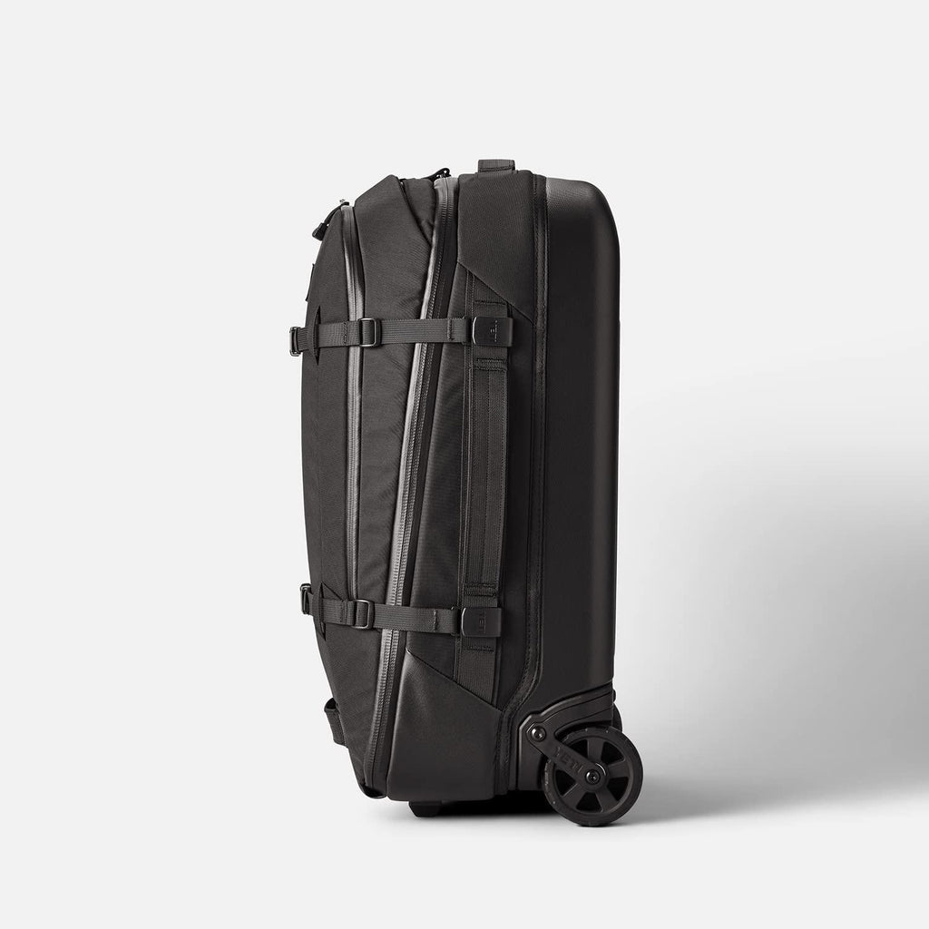 Crossroads Luggage, 22 inch Carry-On, Black