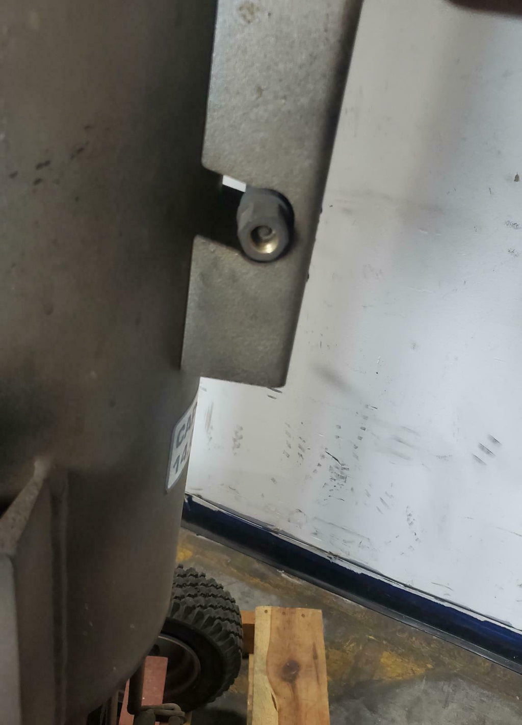 Gray TNT 550 Truck Bumber Air Lift Jack 14000Lbs Capacity - IN GOOD CONDITION