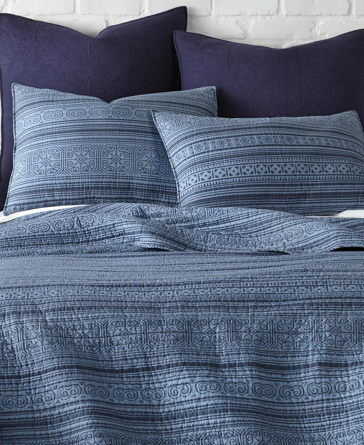 Levtex Home - Tolteca Quilt Set - Twin Quilt + One Standard Pillow Sham - Tribal Stripe - Navy and Blue - Quilt (68x86in.) and Pillow Shams (26x20in.) - Cotton Fabric