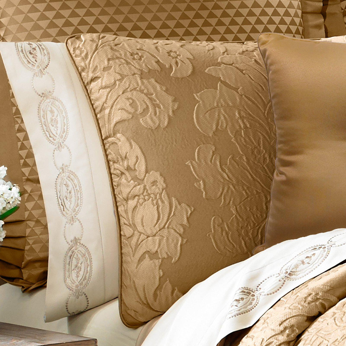 Colonial 4 Piece Comforter Set by Five Queens Court