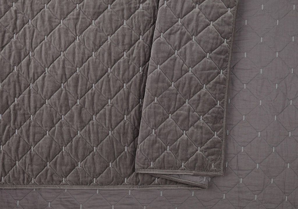 Ayesha Curry Cotton Velvet Quilt, Full/Queen, Grey