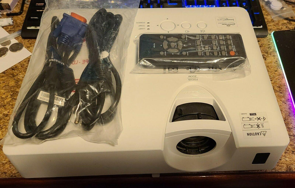 hitachi cp-x3042wn projector 3lcd home theater computer office tv/video used
