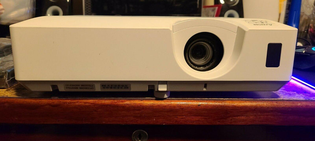 hitachi cp-x3042wn projector 3lcd home theater computer office tv/video used