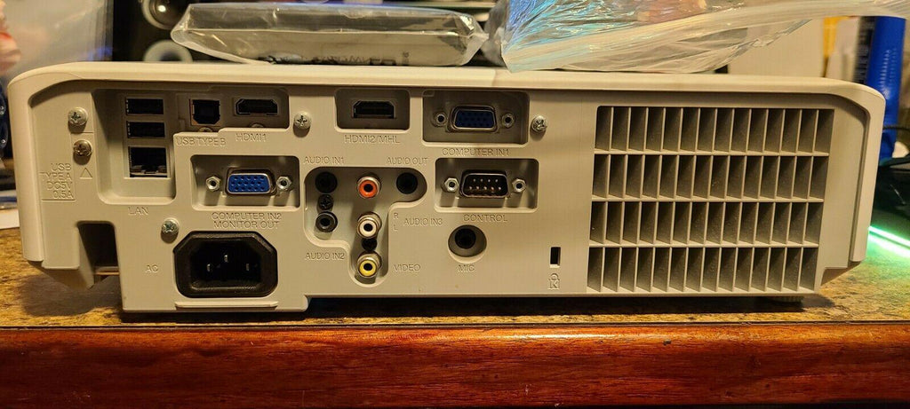 hitachi cp-x3042wn projector 3lcd home theater computer office tv/video used