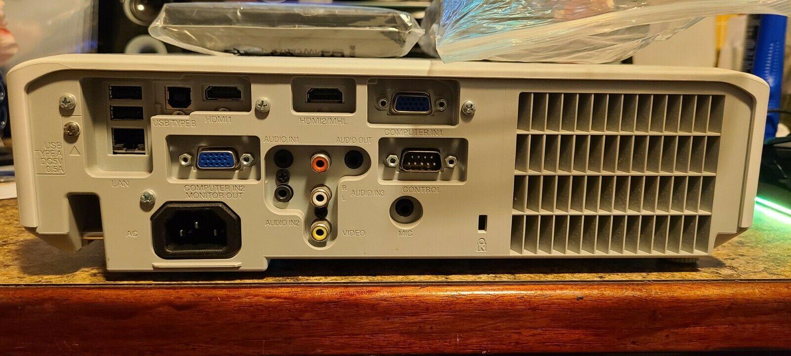 hitachi cp-x3042wn projector 3lcd home theater computer office tv/video used