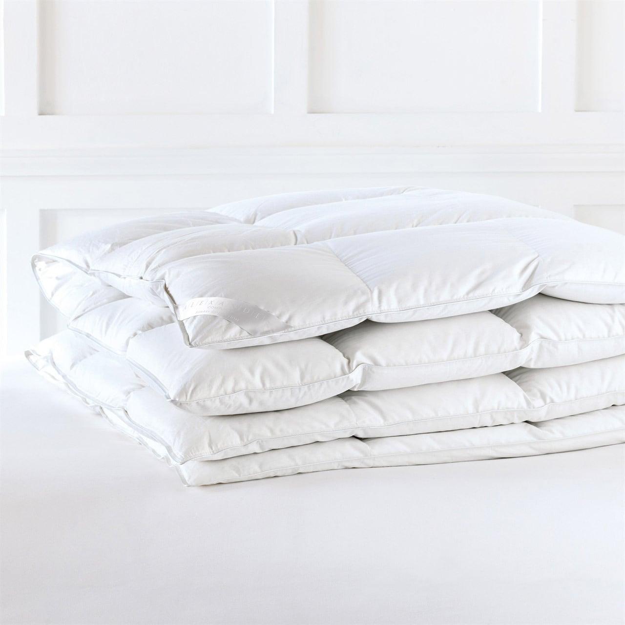 Alexander Comforts  Surrey White Lightweight Hungarian White Goose Down Comforter Full