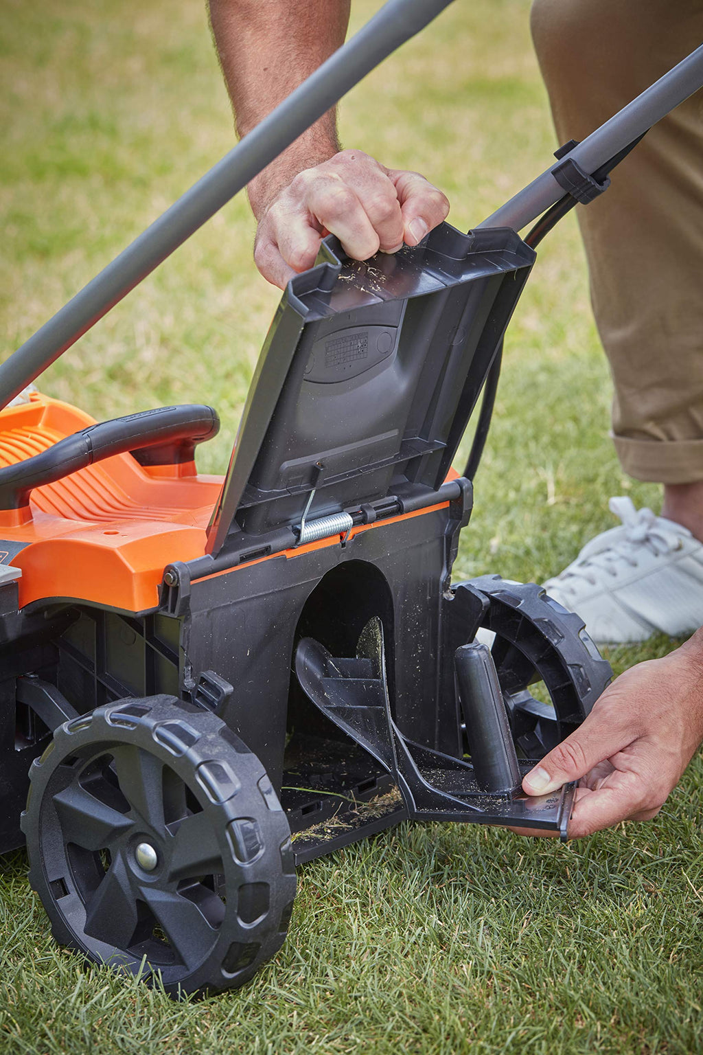 18 V Battery Lawn Mower (36 V with Two 18 V 2.5 Ah Batteries Supplied) - 33 cm - Adjustable Cutting Height - Basket 35 Litres BCMW3318L2-QW