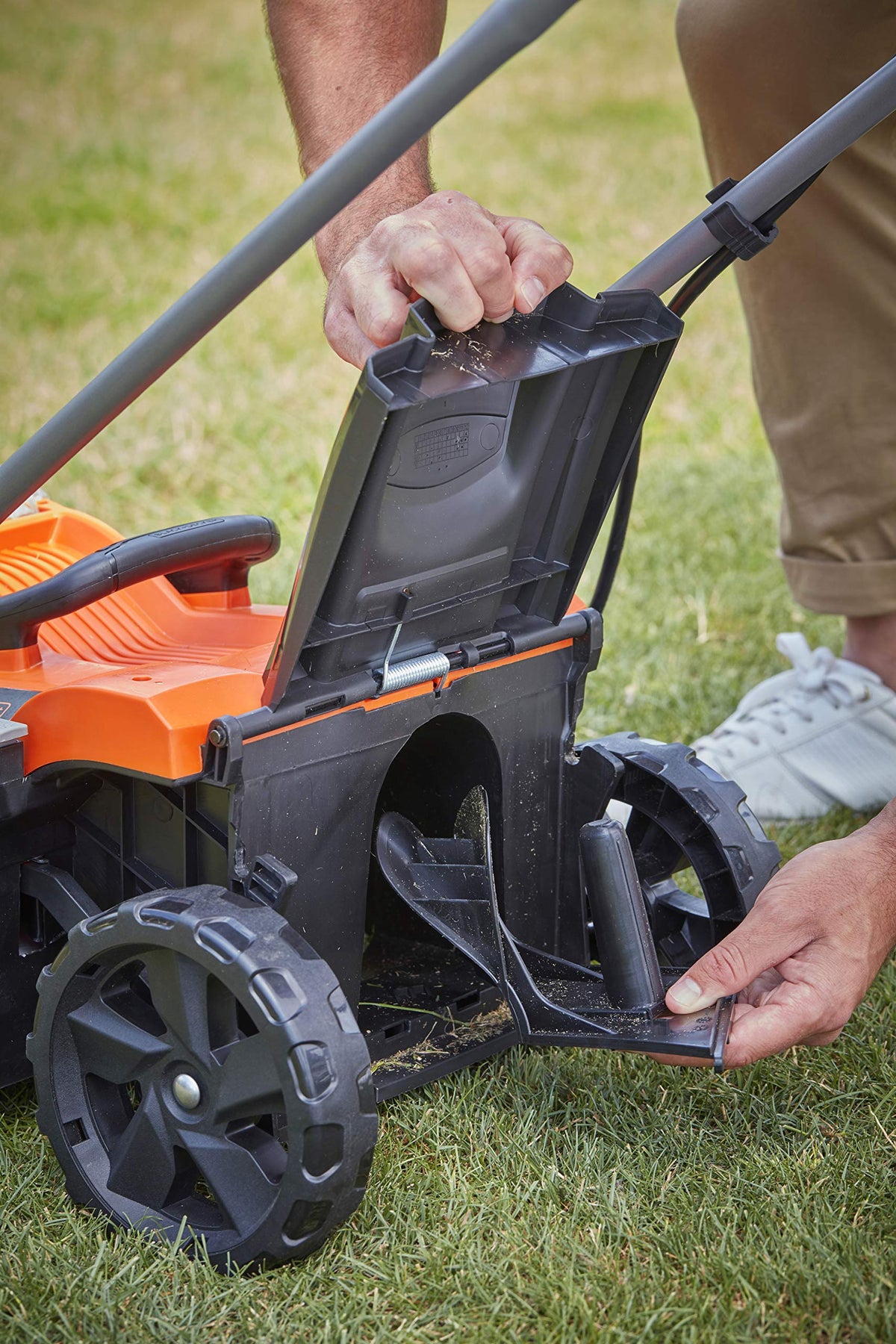 18 V Battery Lawn Mower (36 V with Two 18 V 2.5 Ah Batteries Supplied) - 33 cm - Adjustable Cutting Height - Basket 35 Litres BCMW3318L2-QW