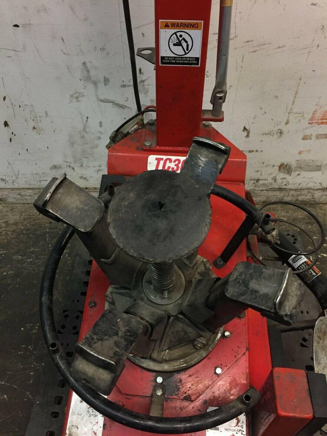 Hunter TC300 Tire Changer