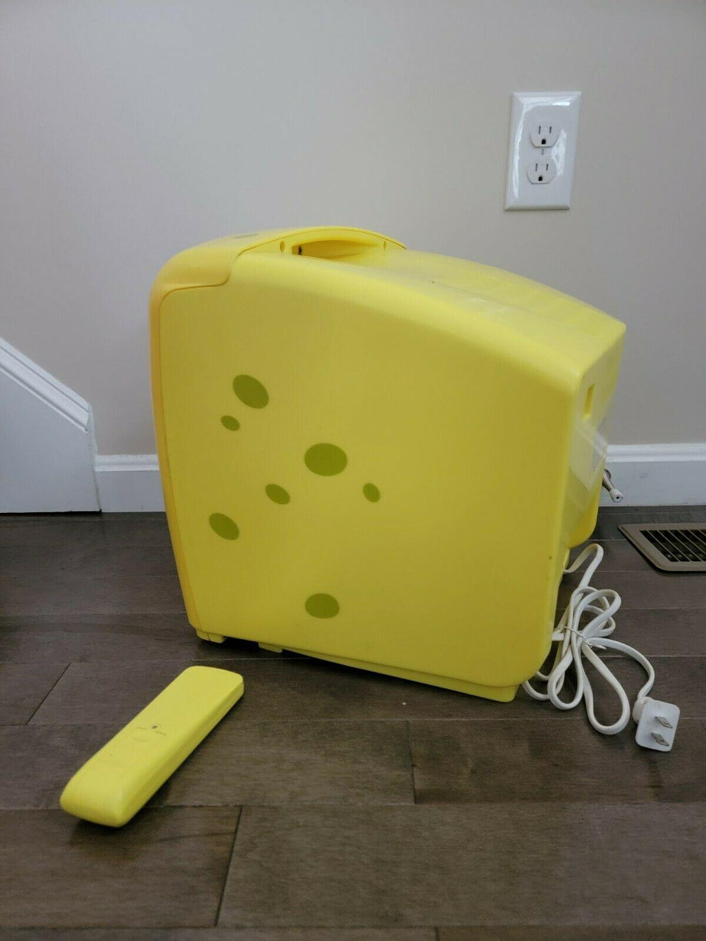 spongebob squarepants emerson sb314 13" inch tv with remote tested working