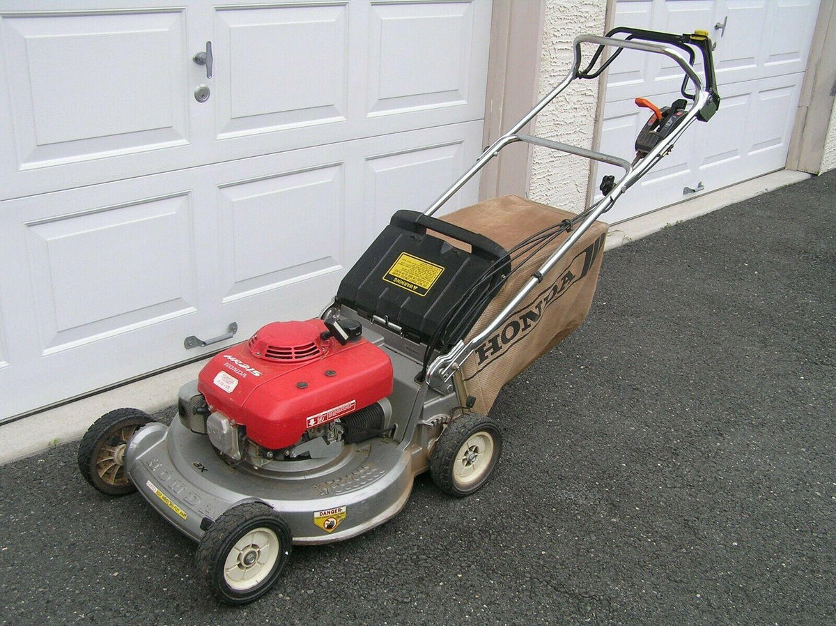 HR 215 Self Propelled Lawn Mower with Bag