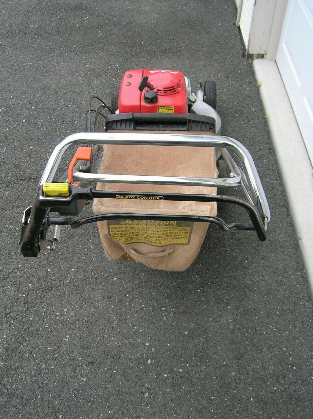 HR 215 Self Propelled Lawn Mower with Bag