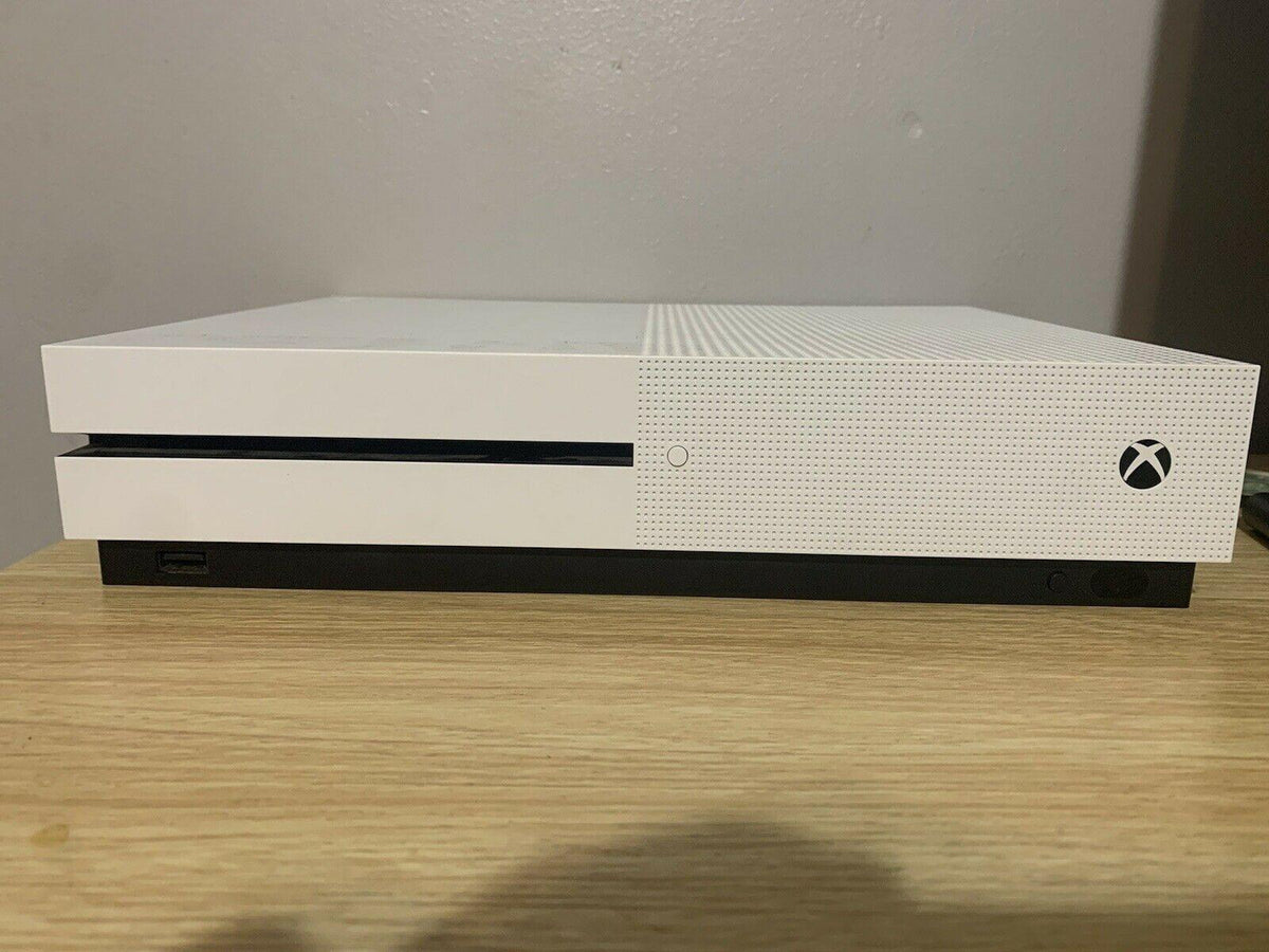 Xbox One S 1Tb Version Comes With 4 Controllers And 4 Games And Charging Kit NO250175