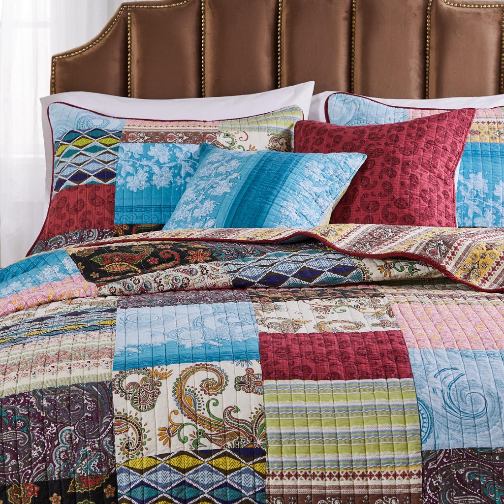 Greenland Home Fashions Bohemian Dream Quilt Set with Decorative Pillows
