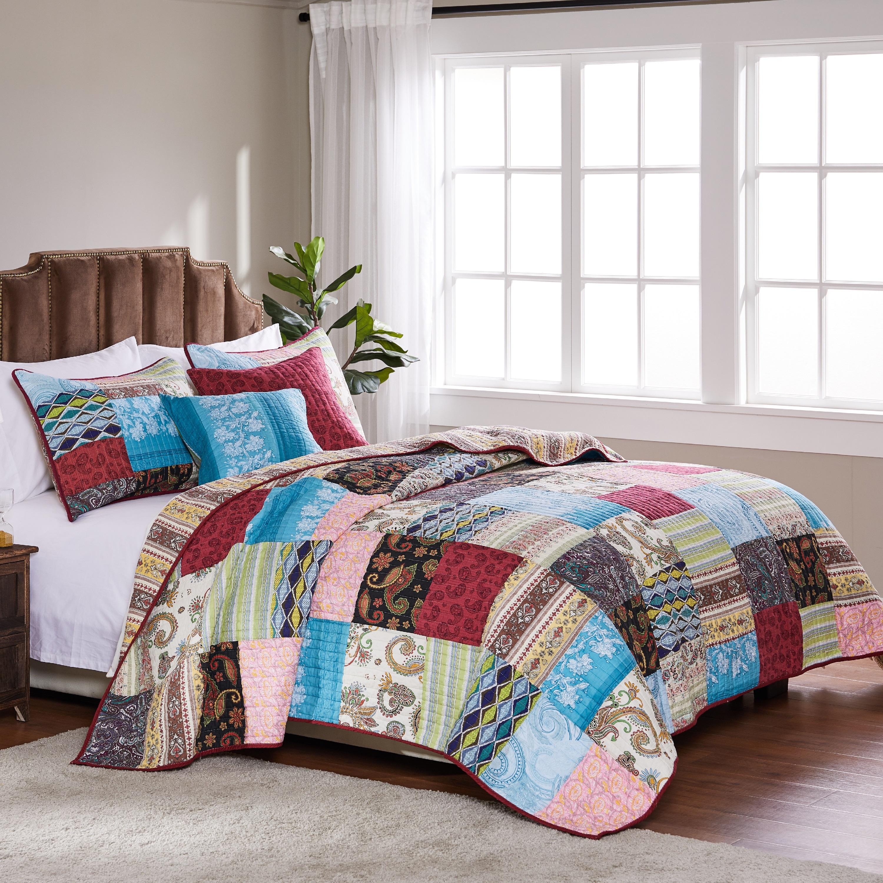 Greenland Home Fashions Bohemian Dream Quilt Set with Decorative Pillows