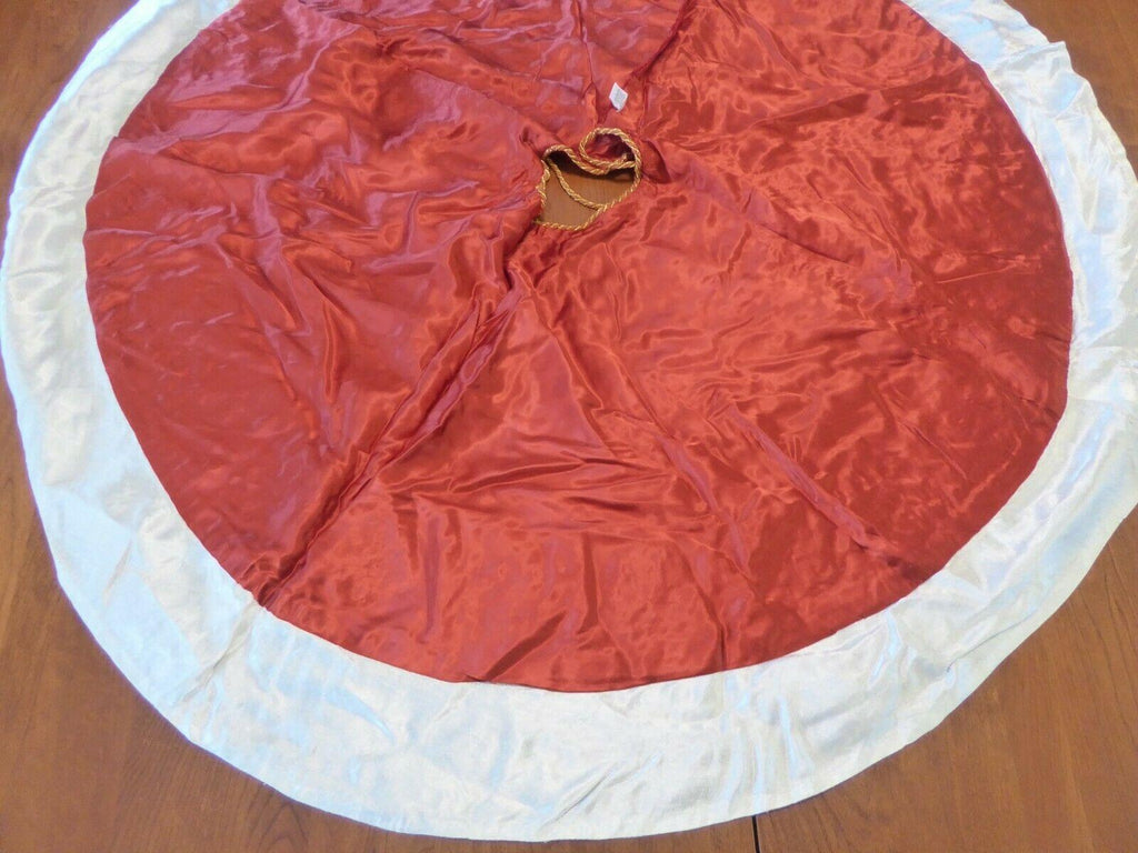 SUDHA PENNATHUR LARRED VELVET GOLD &amp; WHITE BEADED TRIM TREE SKIRT, PRE-OWNED