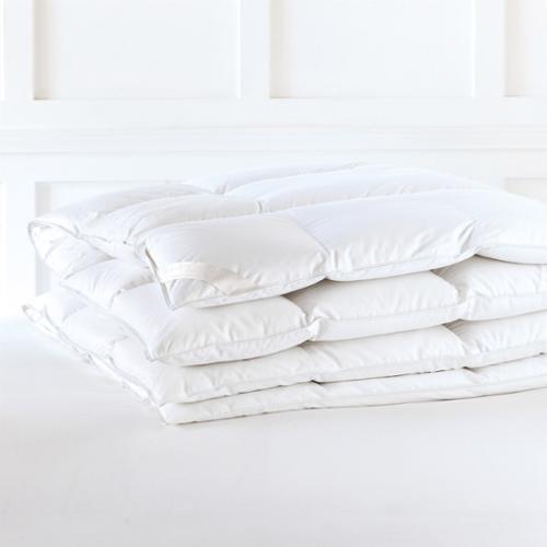 Alexander Comforts  Nottingham Medium Weight Hungarian White Goose Down Comforter Twin