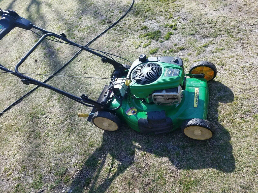 JOHN DEERE JS46 Drive System 8.75HP. Lawn Mower w/Mulcher