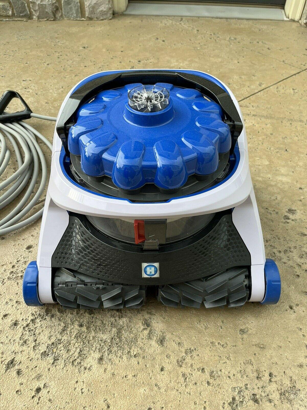hayward aquavac 650 robotic pool vacuum