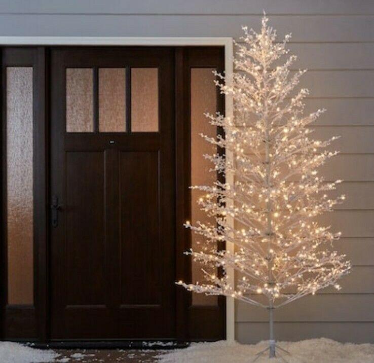 - 7' Ft Winterberry White Pre-Lit Christmas Holiday Tree  (No Box)