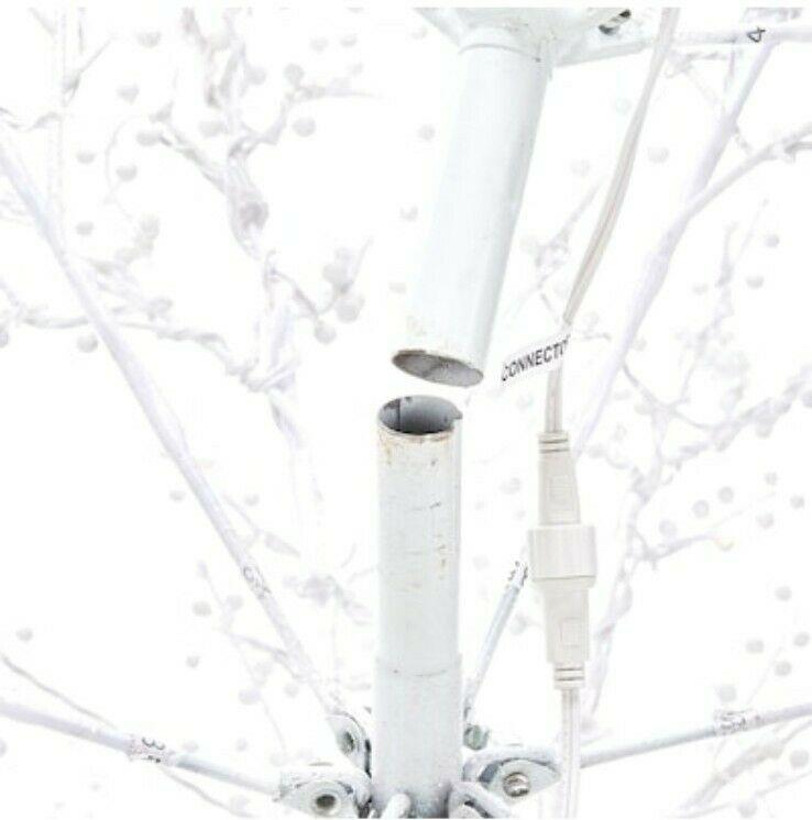 - 7' Ft Winterberry White Pre-Lit Christmas Holiday Tree  (No Box)