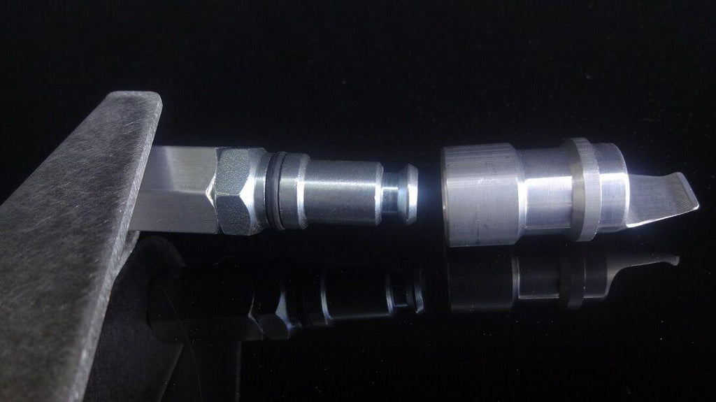 Hands-Digital Camber/Caster Gauge, accurate to within 0.1 degrees