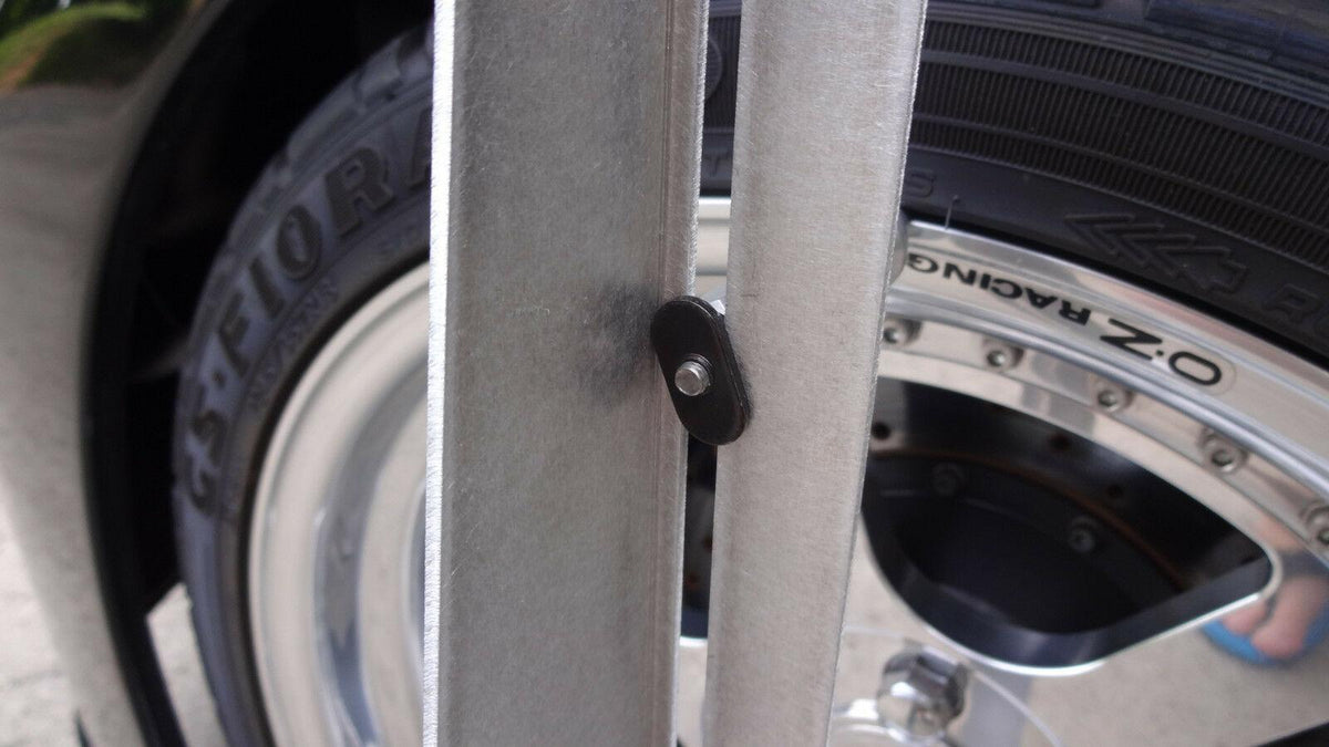 Hands-Digital Camber/Caster Gauge, accurate to within 0.1 degrees