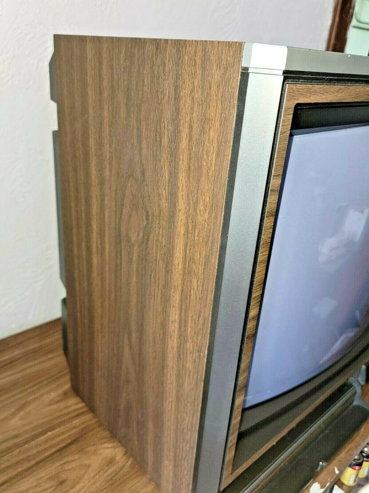 vintage 19 inch mga mitsubishi retro gaming crt tube television wood grain tv