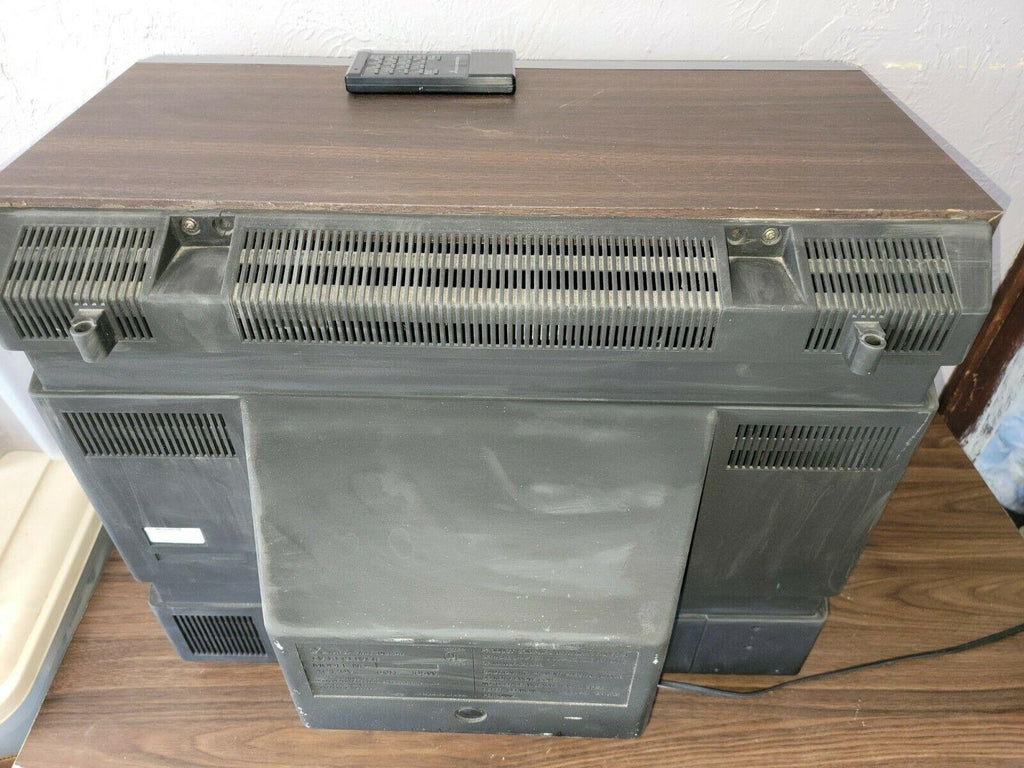 vintage 19 inch mga mitsubishi retro gaming crt tube television wood grain tv