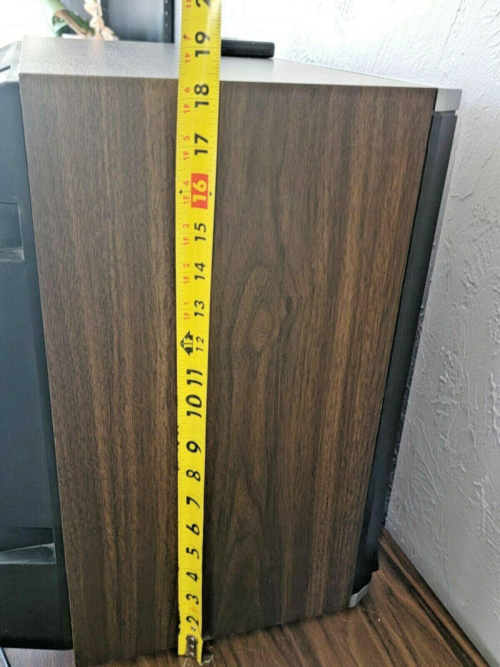 vintage 19 inch mga mitsubishi retro gaming crt tube television wood grain tv