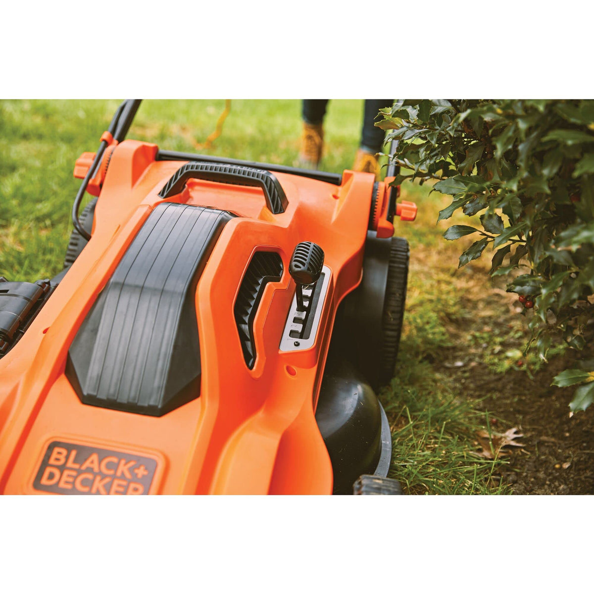 Electric Push Lawn Mower, Corded, 13 Amp, 20-Inch Cutting Deck, 6 Setting Height Adjustment, Compact Storage, Collection Bag (BEMW213)