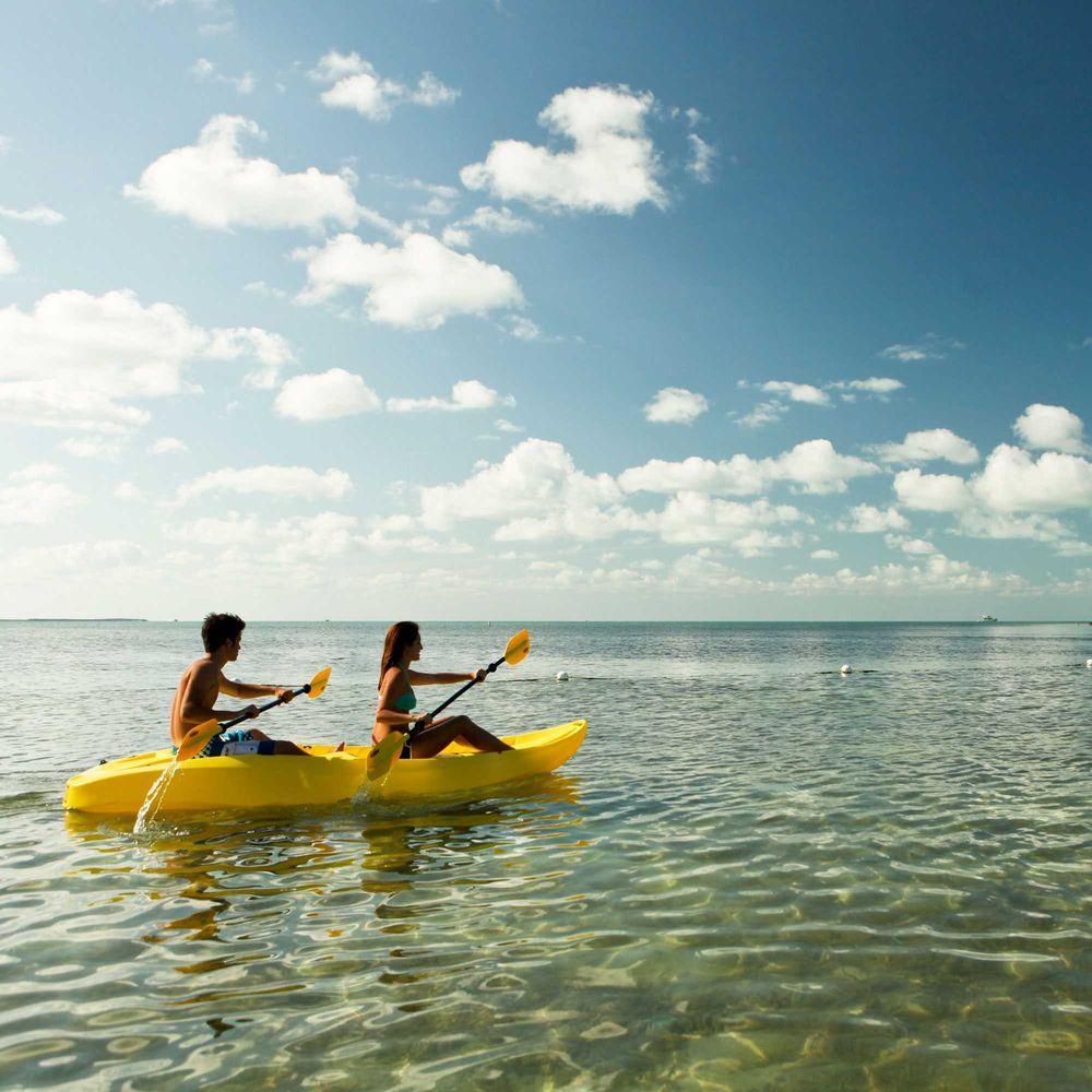 Manta Kayak with Paddles and Backrest - Yellow