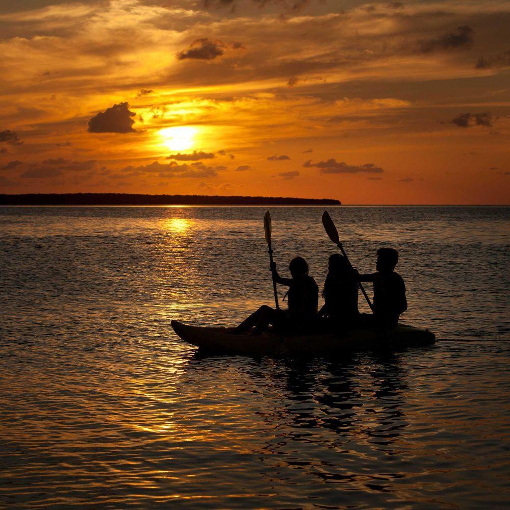 Manta Kayak with Paddles and Backrest - Yellow
