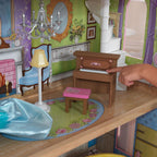 Sweet and Pretty Dollhouse