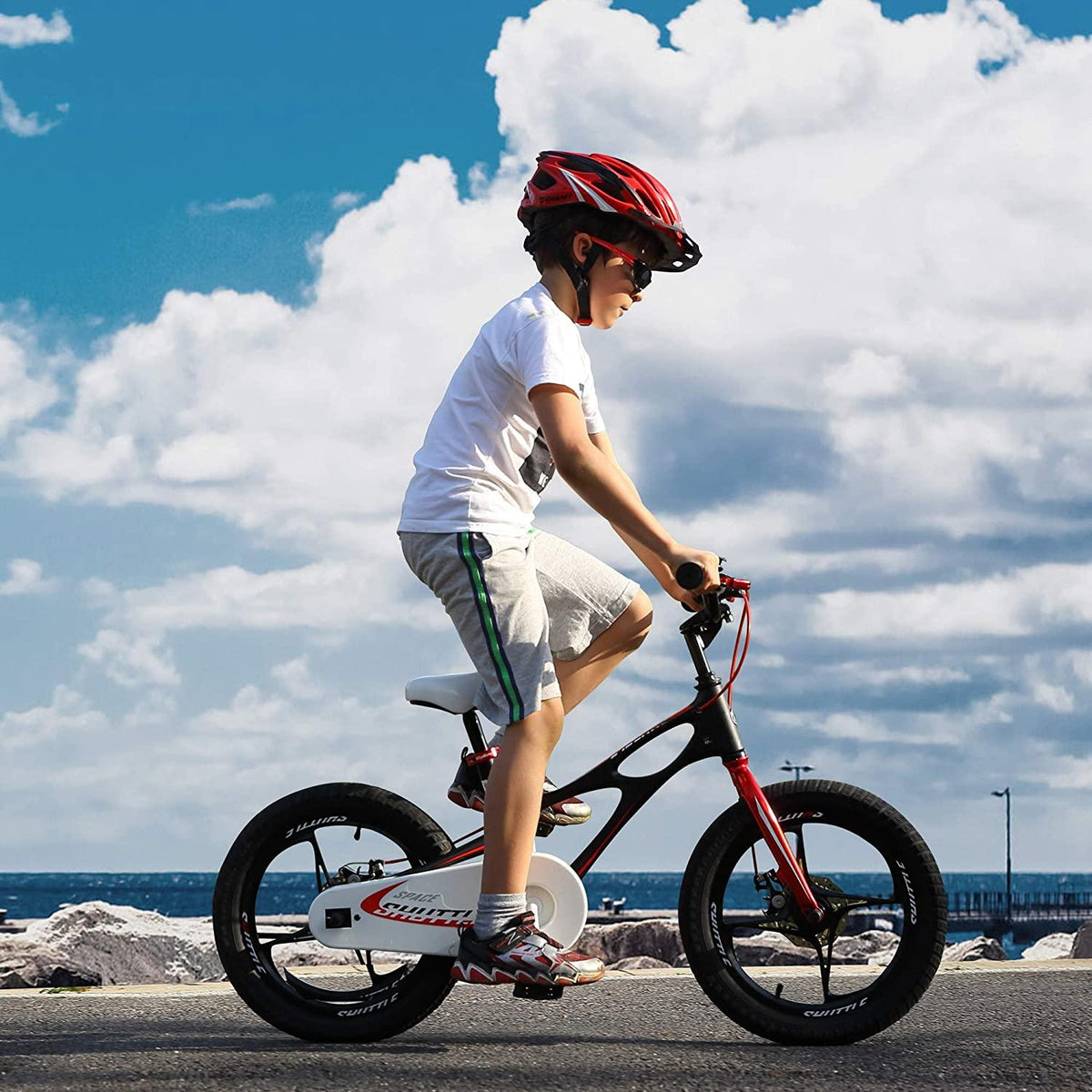 RoyalBaby Kids Bike Boys Girls Space Shuttle Black 18 Inch Magnesium 2 Hand Disc Brakes Kickstand