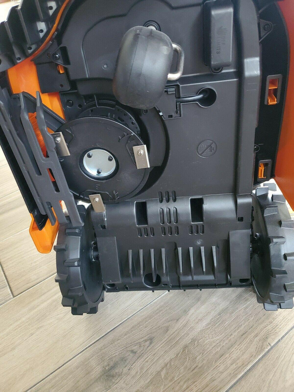 Worx Landroid WR140 Cut To Edge Brushless Motor Up To 1/4 Acre Robot Lawn Mower
