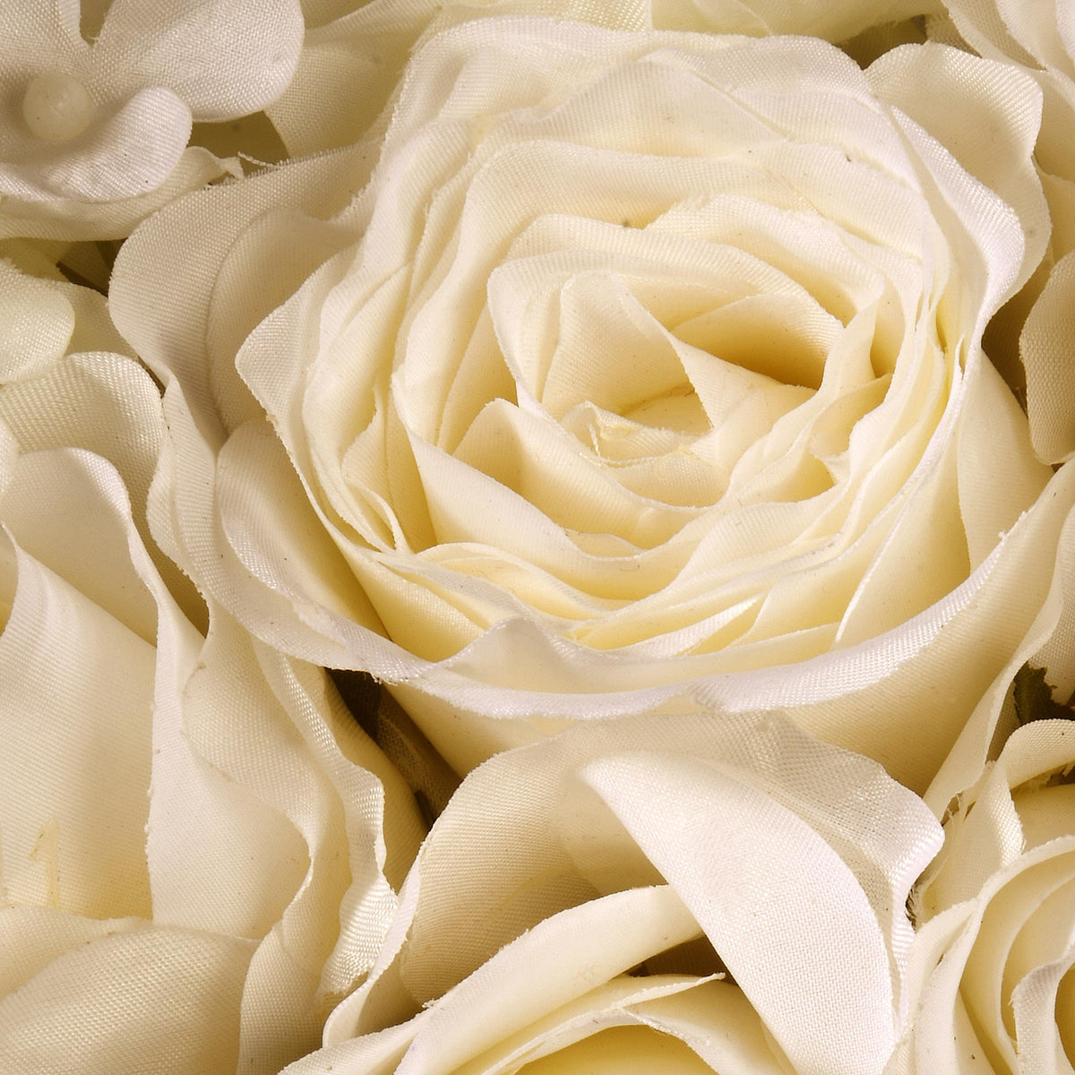 18" White Roses &amp; Hydrangeas Wreath