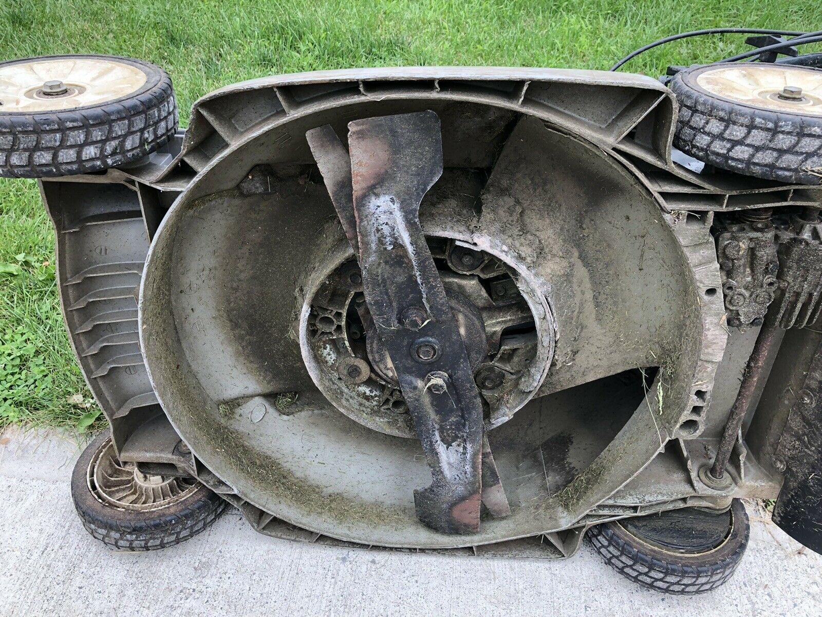 HRB215 21” Self-propelled lawn mower Great Condition