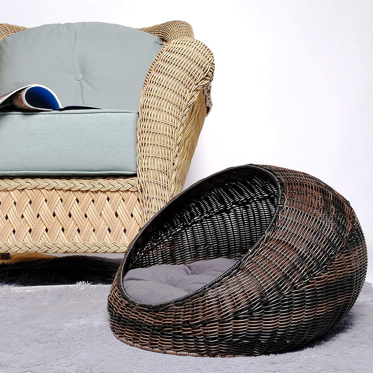 D+GARDEN Wicker Cat Bed for Indoor Cats - a Covered Modern Cat Hideaway Hut of Rattan Houses Pets in Dome Basket, Washable