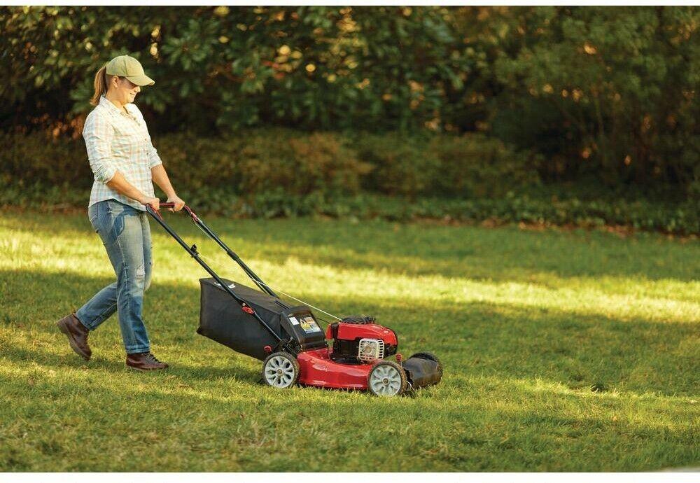 Self Propelled Lawn Mower 21 in. 140 cc 550e w/ 2-in-1 TriAction Cutting System