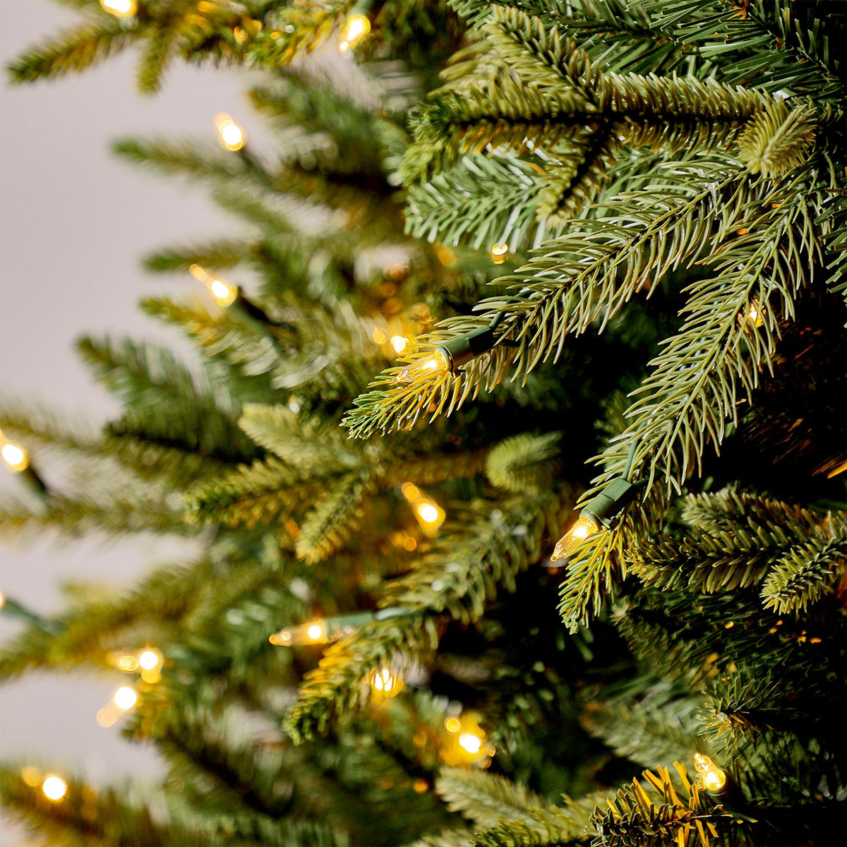 Evergreen Classics Colorado Spruce 7.5 Ft Prelit Artificial Christmas Tree