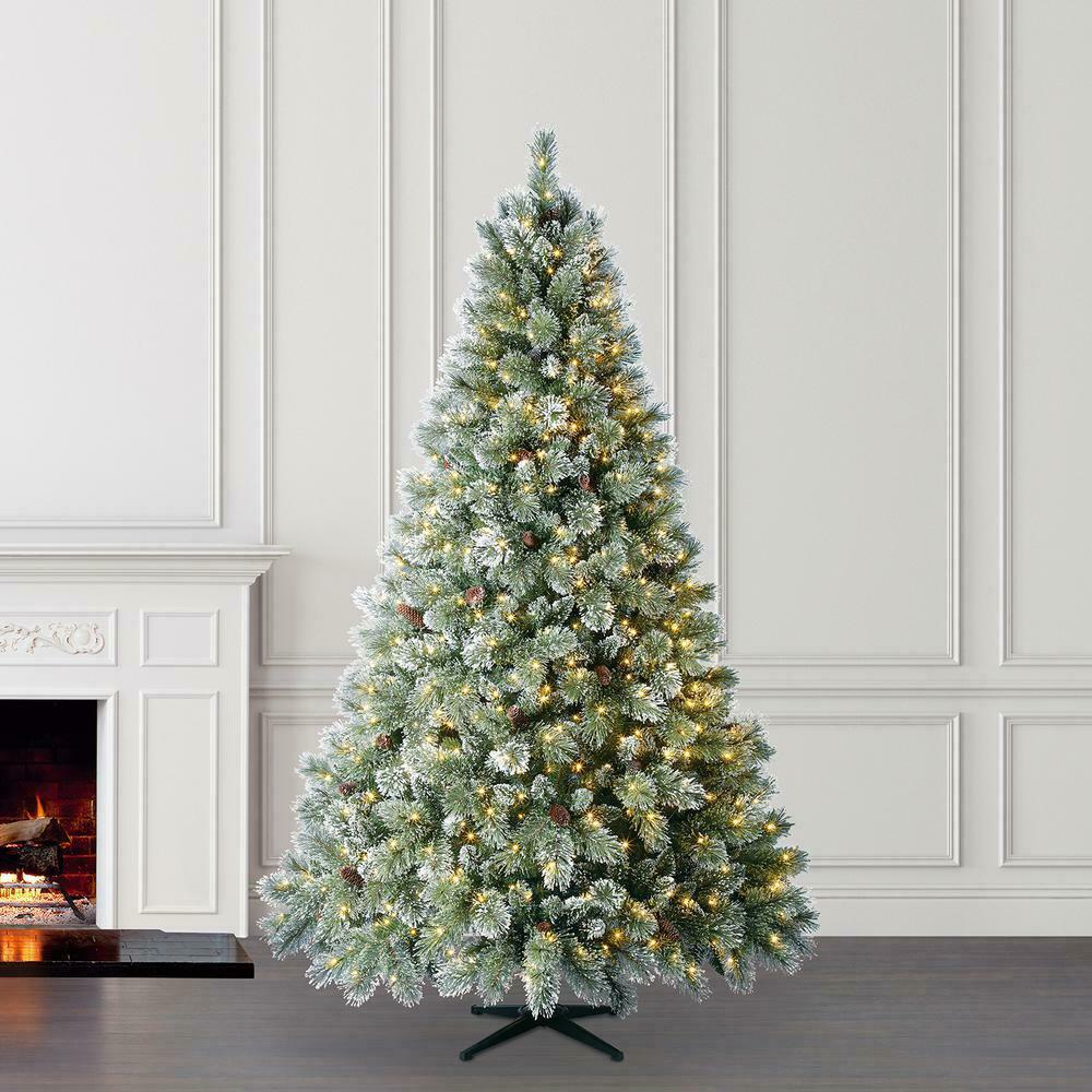 7.5 ft Sparkling Amelia Pine LED Pre-Lit Artificial Christmas Tree 600 Warm LEDs