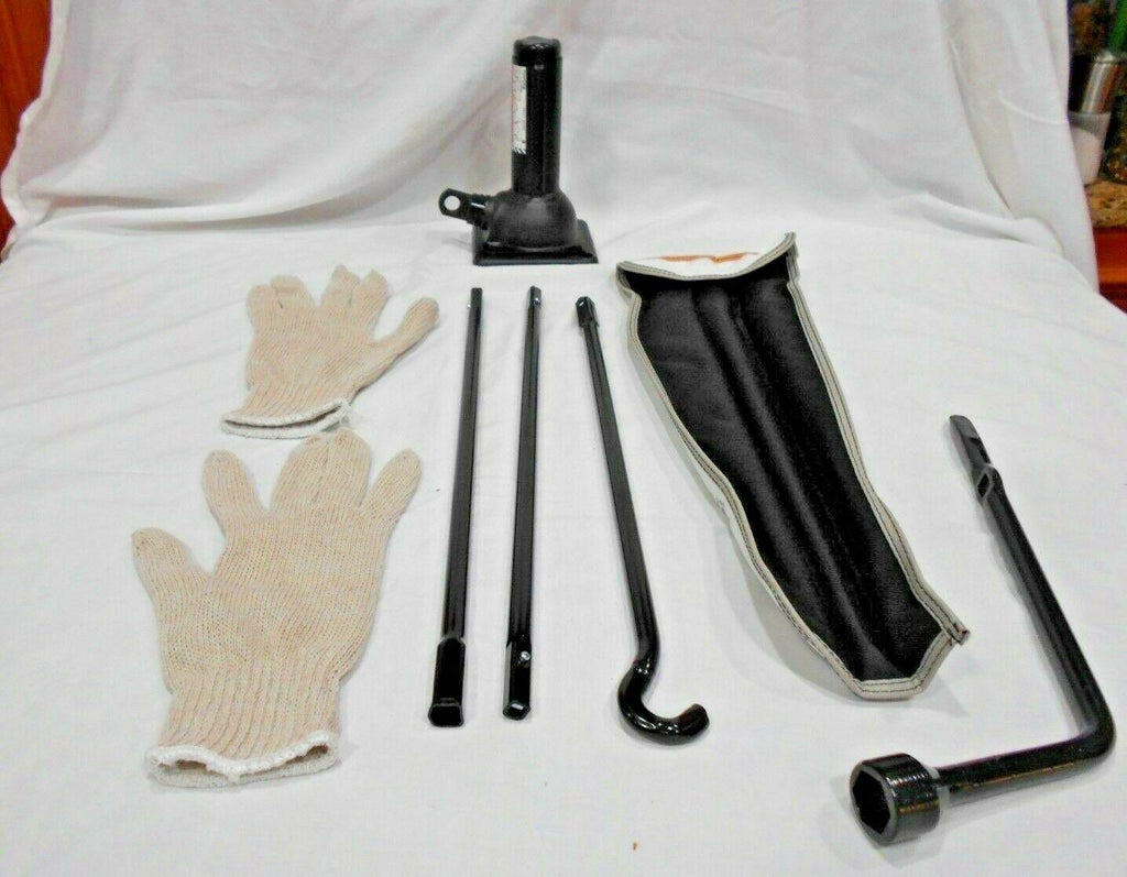 2007 - 2020  TOYOTA TACOMA  FACTORY JACK SET WITH BAG & TOOLS - VERY NICE