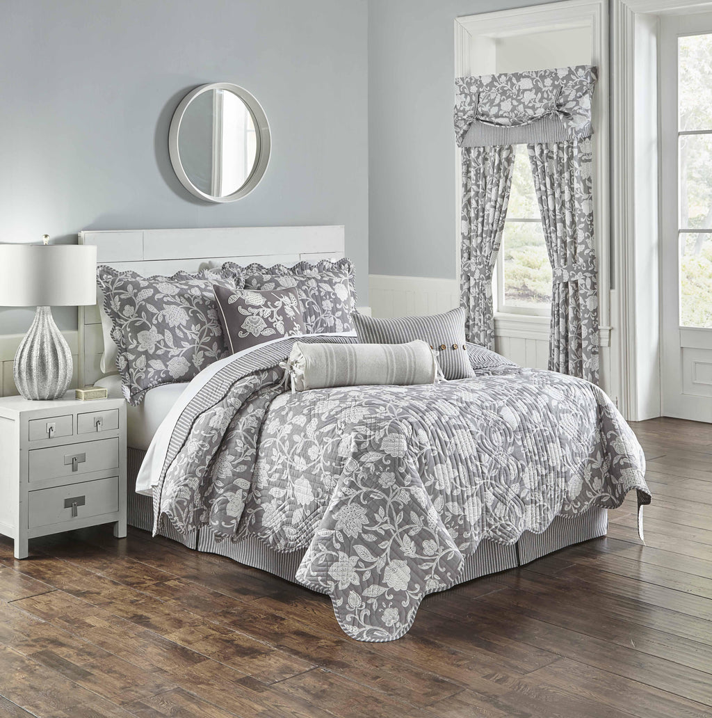 Waverly Stencil Vine Reversible 4 Piece Quilt Set