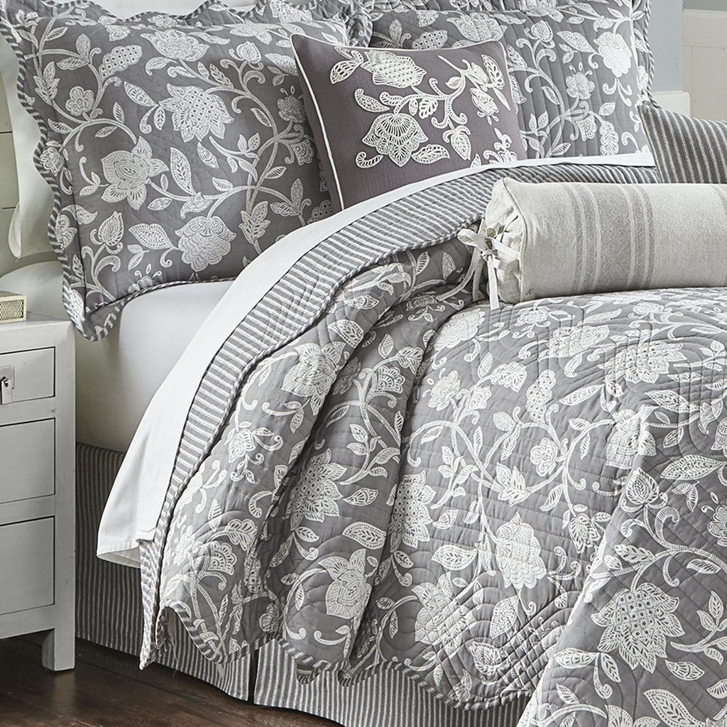 Waverly Stencil Vine Reversible 4 Piece Quilt Set