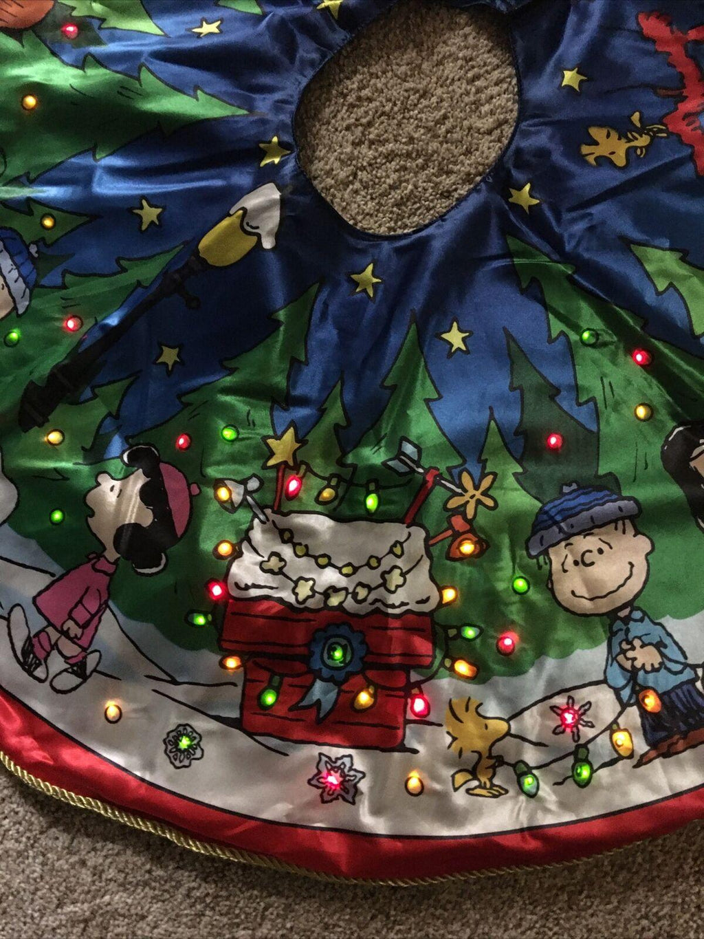 Charlie Brown PEANUTS 44" Tree Skirt LED LIGHTED Danbury Mint Battery Plug RARE!