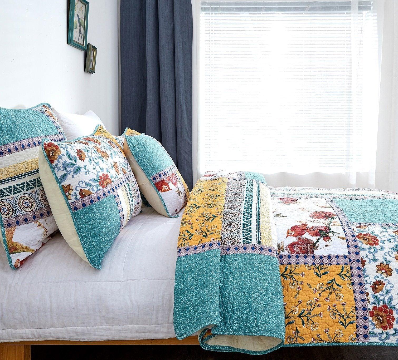 Tache Old World Garden Pastel Blue Yellow Red Hummingbirds Cotton Patchwork Quilt Set (JHW-936)